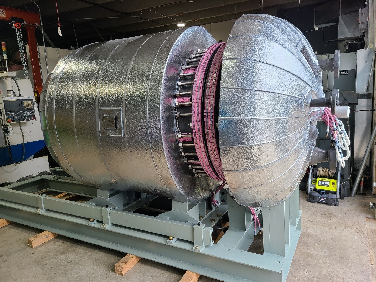 800°C at 2 bar Alloy 800H Pressure Vessel designed by Czero which contains the SOFC Stacks